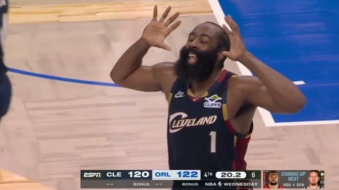 kaiyun-登哥好急！关键球权判给魔术 哈登跟裁判争辩：我拿命保证！